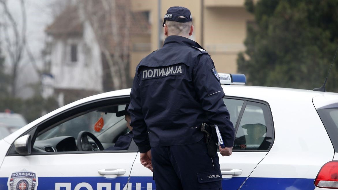 Napadači krvnički udarali tinejdžera i smrskali mu lobanju u parku!