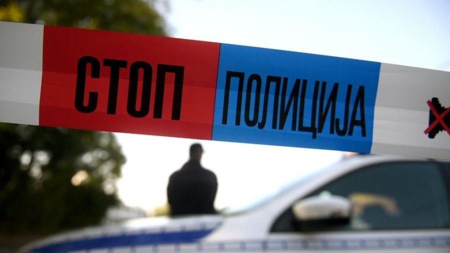 Kako se nezvanično saznaje, bomba je bačena jutros oko 4 sata, a srećom niko nije povrijeđen. 