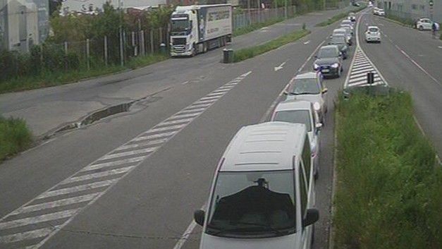 Zbog izlijevanja vode na cestu, u prekidu odvijanje saobraćaja na nekoliko regionalnih puteva