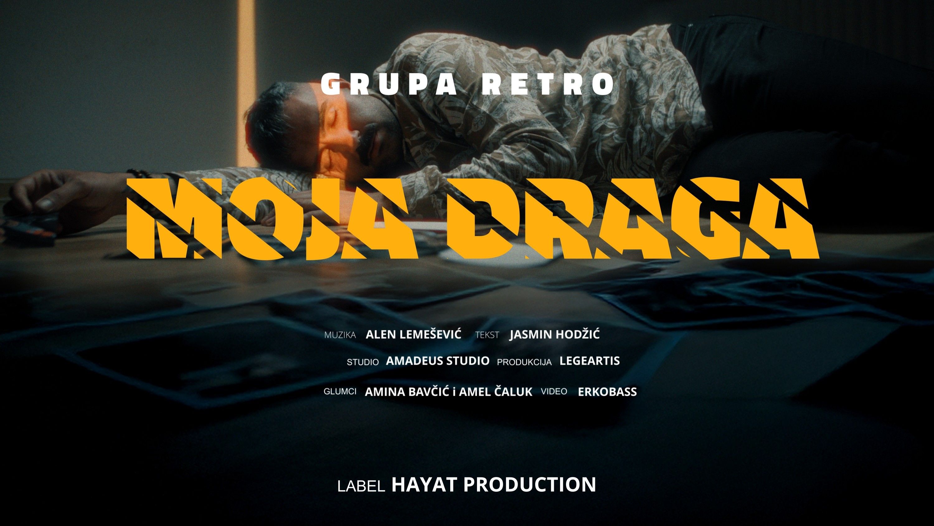 Pjesma kombinuje više muzičkih tema, stvarajući specifičan, dinamičan i savremeni zvuk