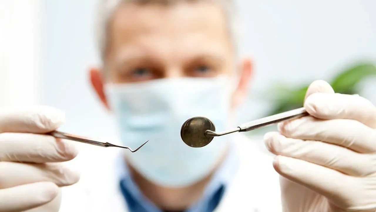 "NBC San Diego" izvještava da je Stomatološki odbor Kalifornije prethodno istraživao Votkinsa nakon što je pacijent umalo umro 2016. godine