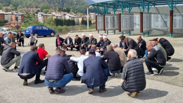 function r(){if(it(n),n.value===Hm){let o=null;throw new D(-950,o)}return n.value}