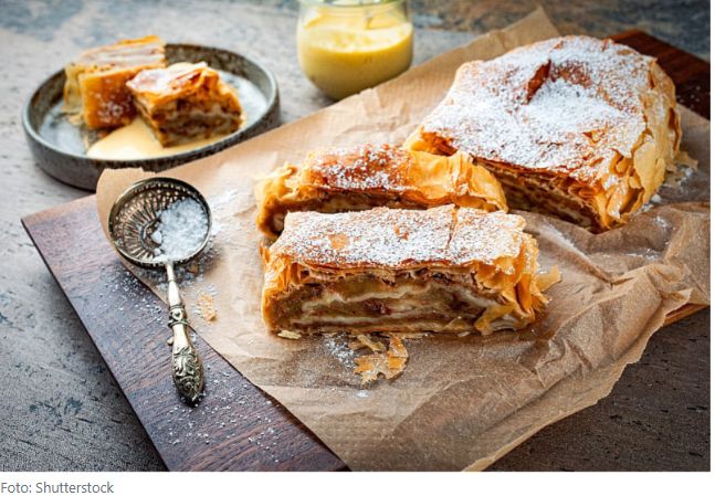 Ako volite poslastice s jabukama, onda svakako morate isprobati ovu jednostavnu štrudlu s gotovim korama.