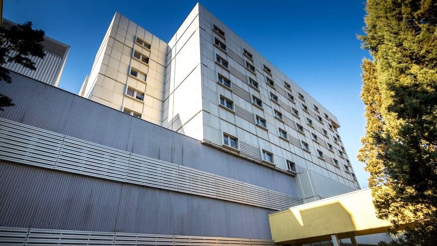 Prema informacijama, dječak je dva puta operisan, a između ostalog zadobio je teške povrede slezene i gušterače