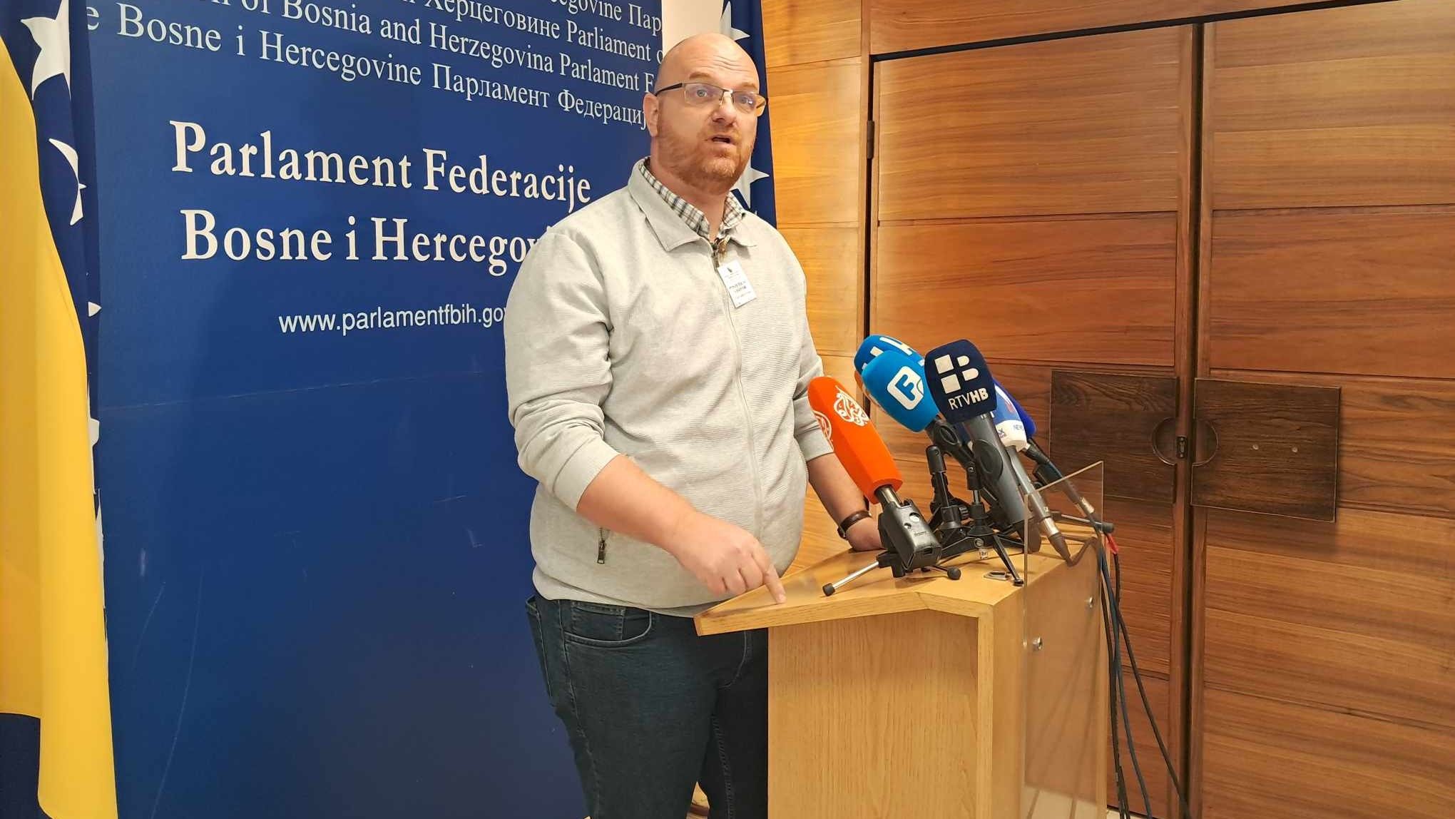 Žao mi je što ljudi ne prepoznaju da je sjednica trebala biti davno održana...