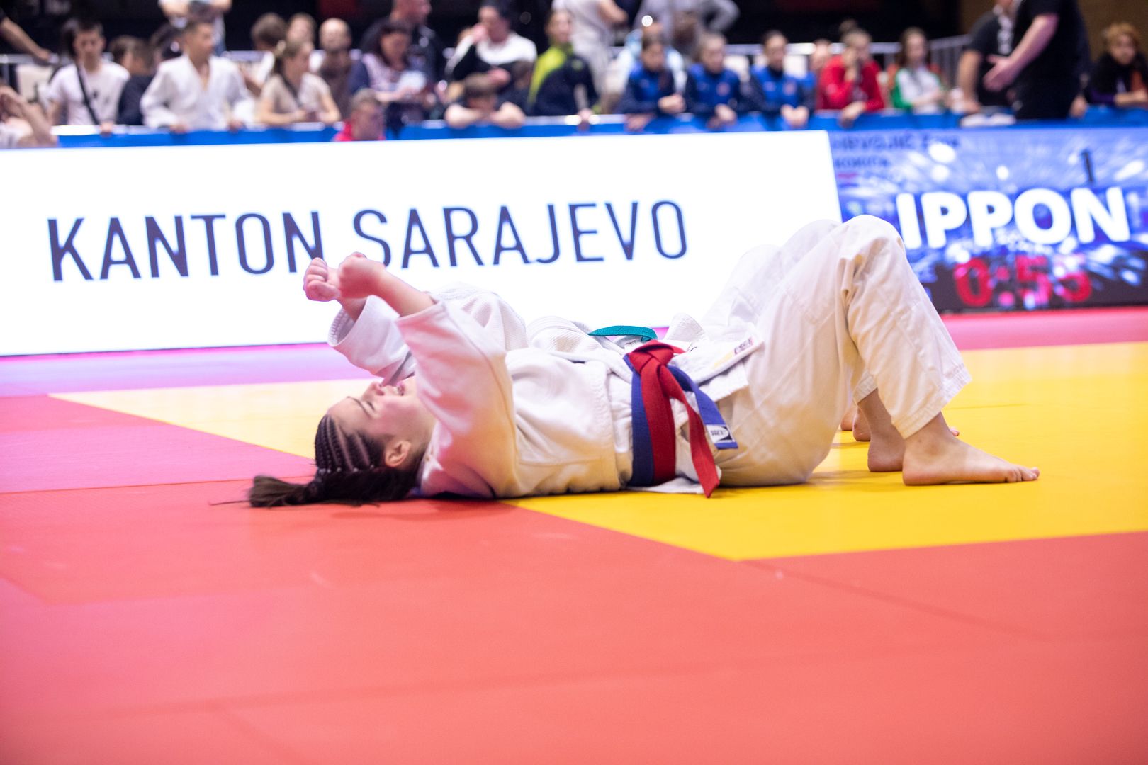 Ovo takmičenje prvi čovjek EJU-a iskoristio je kako bi uručio specijalna priznanja bosanskohercegovačkim džudistkinjama Larisi Cerić i Aleksandri Samardžić.