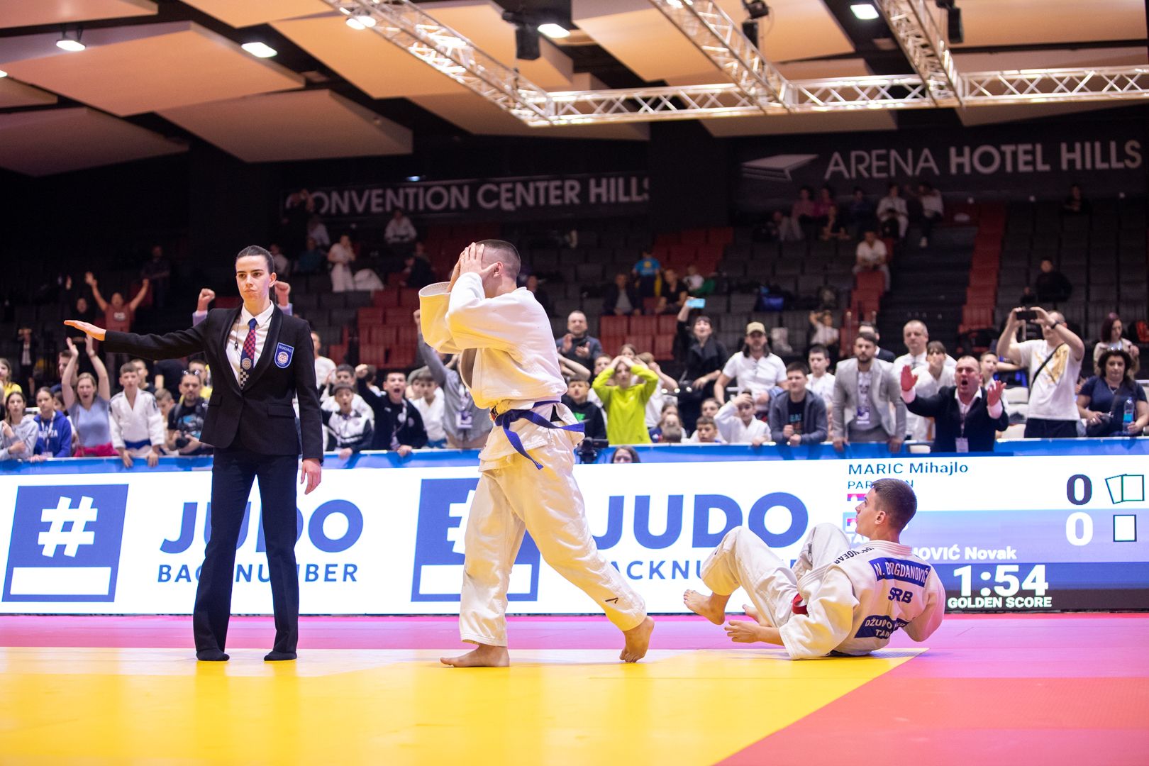 Ovo takmičenje prvi čovjek EJU-a iskoristio je kako bi uručio specijalna priznanja bosanskohercegovačkim džudistkinjama Larisi Cerić i Aleksandri Samardžić.