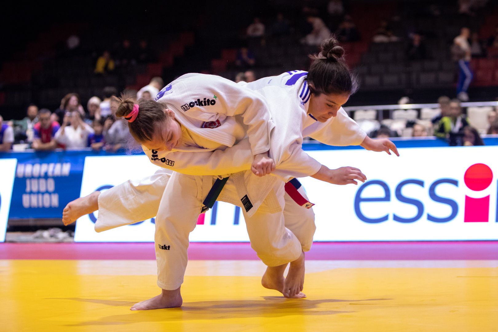 Ovo takmičenje prvi čovjek EJU-a iskoristio je kako bi uručio specijalna priznanja bosanskohercegovačkim džudistkinjama Larisi Cerić i Aleksandri Samardžić.