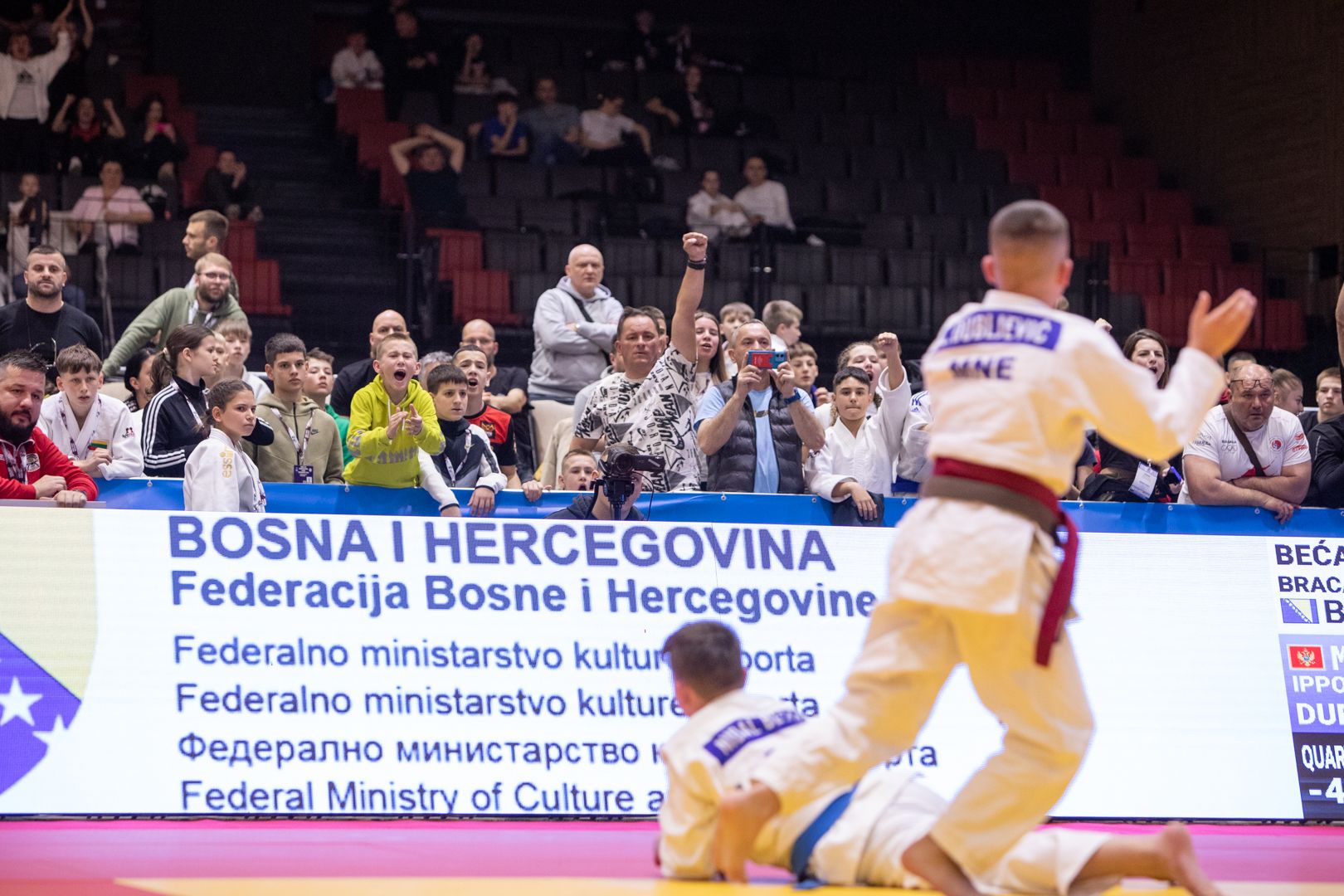 Ovo takmičenje prvi čovjek EJU-a iskoristio je kako bi uručio specijalna priznanja bosanskohercegovačkim džudistkinjama Larisi Cerić i Aleksandri Samardžić.