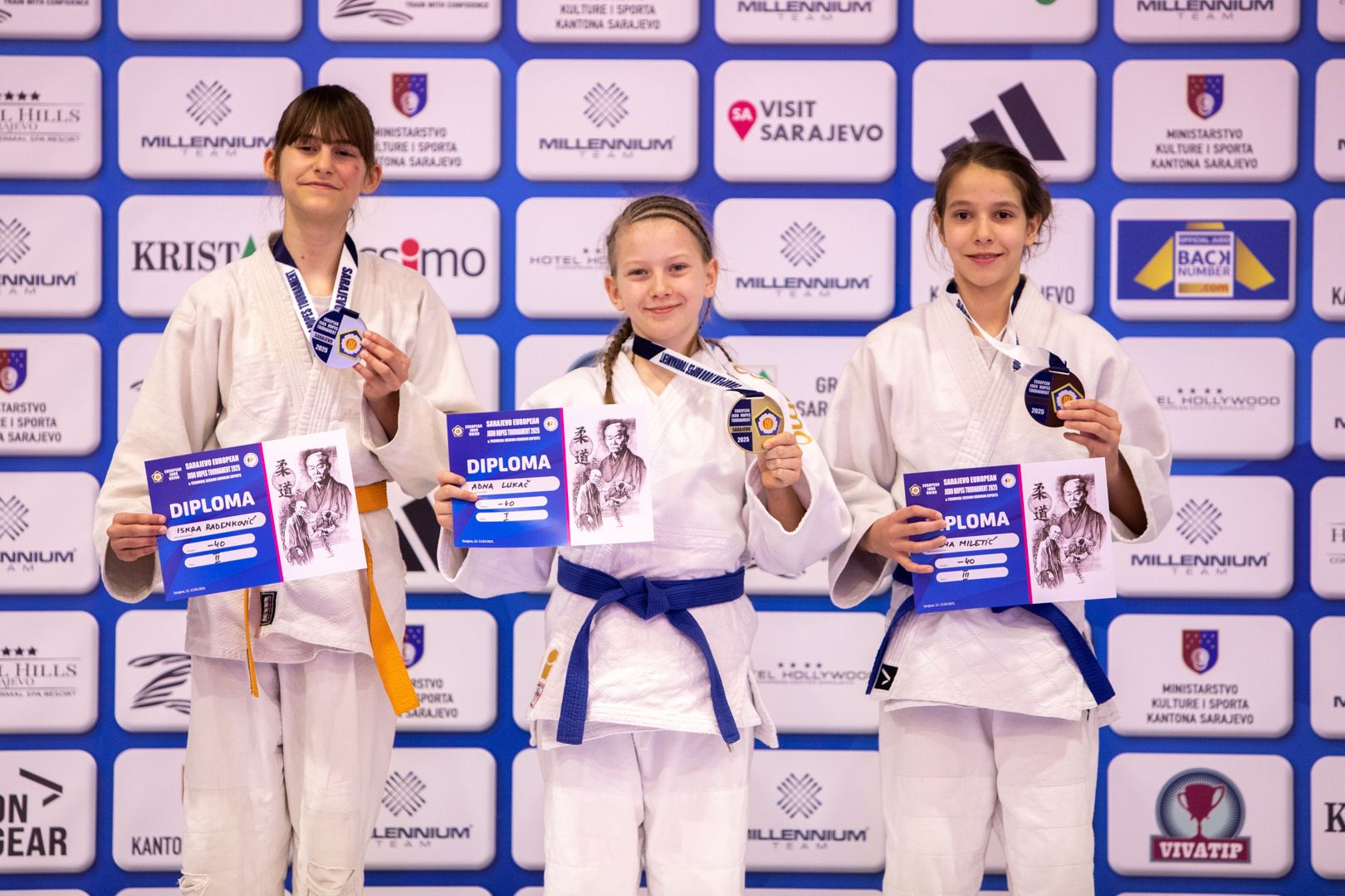 Ovo takmičenje prvi čovjek EJU-a iskoristio je kako bi uručio specijalna priznanja bosanskohercegovačkim džudistkinjama Larisi Cerić i Aleksandri Samardžić.