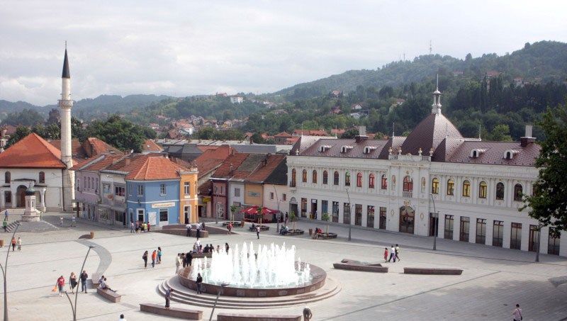 Drama na Trgu slobode: Brza reakcija doktora Šekiba Umihanića spasila život unesrećenoj osobi