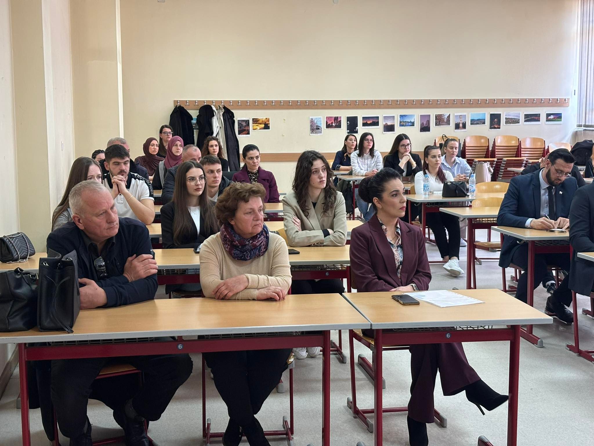 Tribina uoči godišnjice zločina: Mlade generacije trebaju znati šta se desilo u Ahmićima