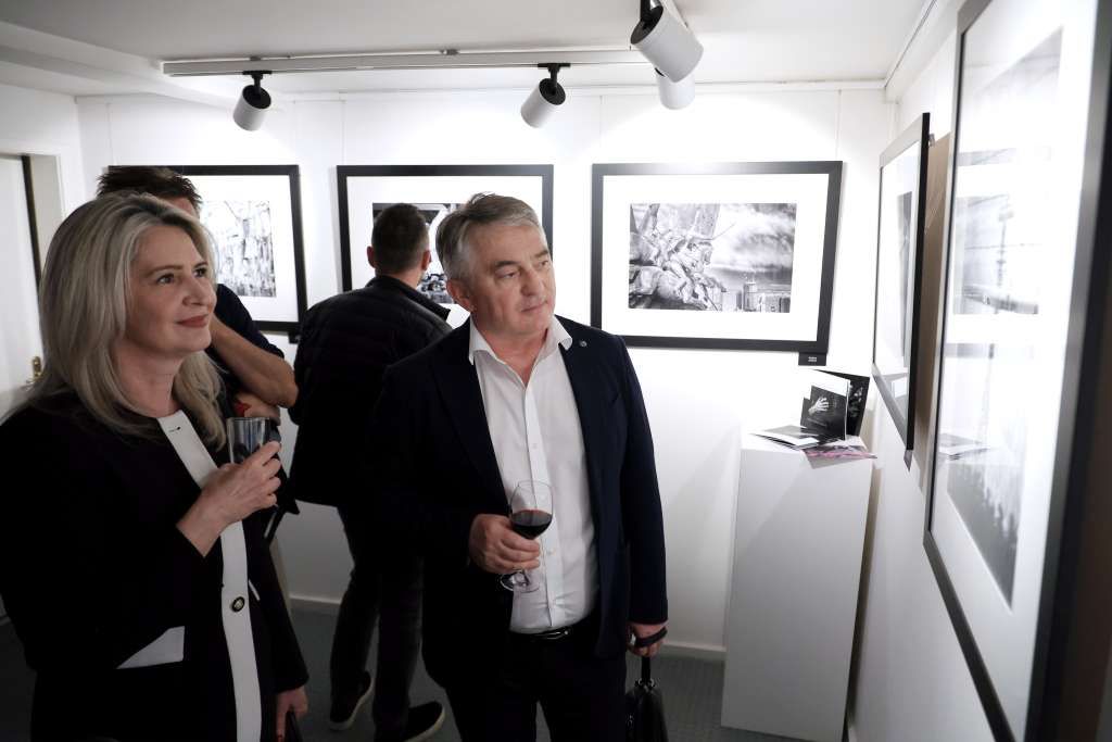 Dodao je da su njemu ovo putovanje, a možda i ove fotografije, barem donekle pomogle da shvati ko je.