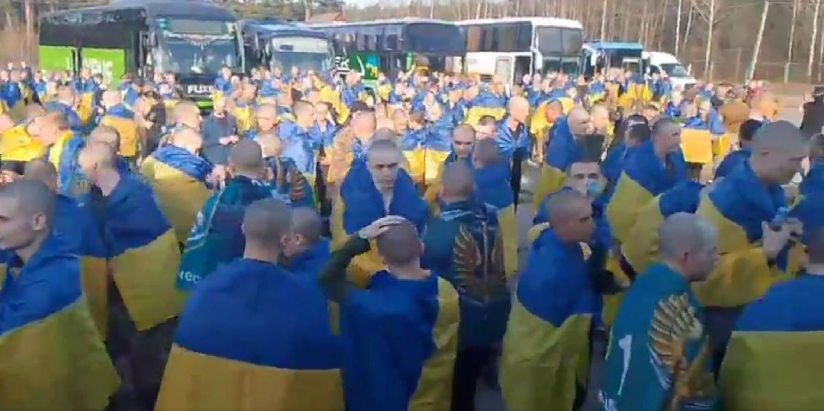 Oslobođeni ruski vojnici trenutno se nalaze u Bjelorusiji, bliskom savezniku Moskve, gdje čekaju povratak kući.