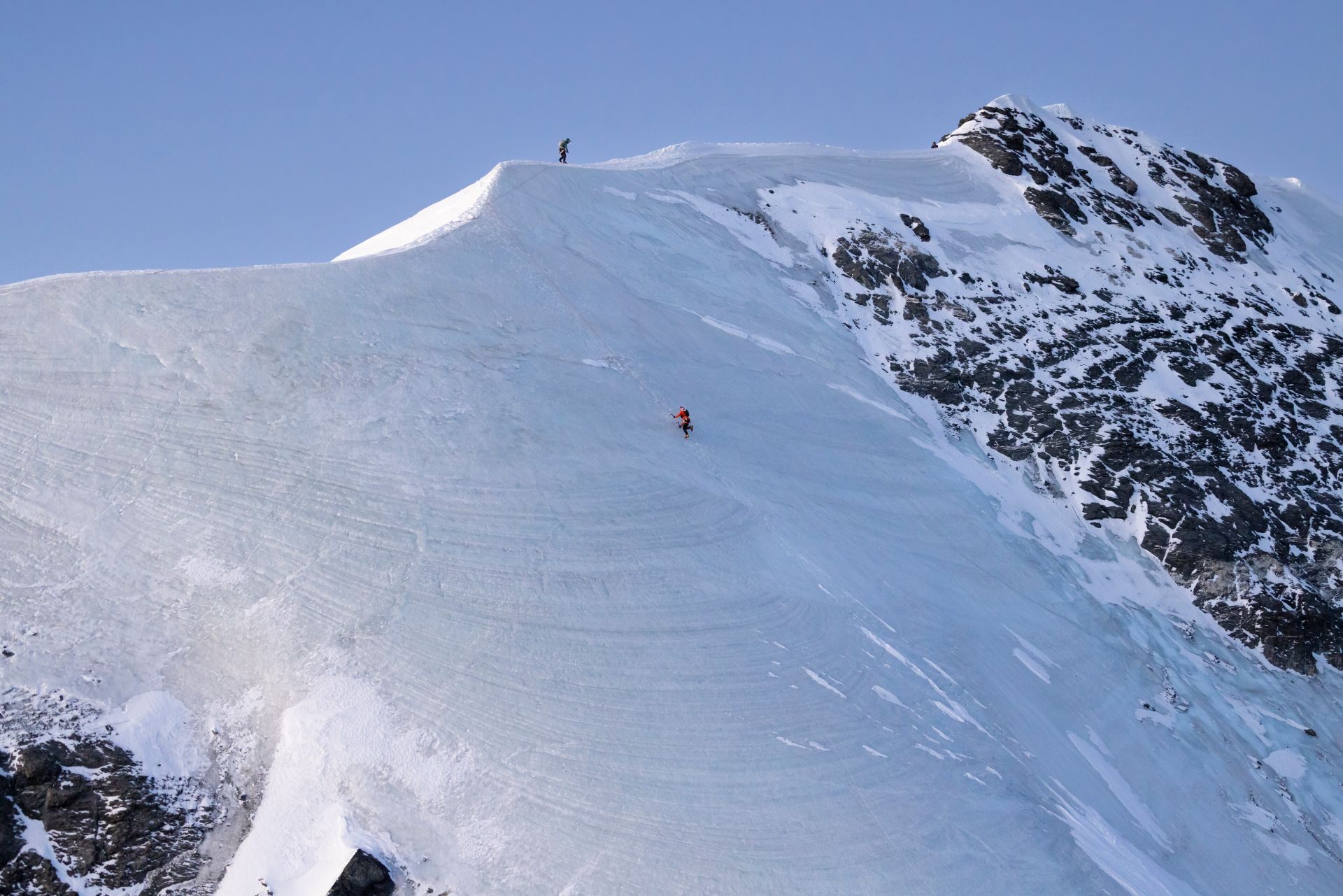 Dvojac je srušio dugogodišnji rekord koji su postavili švicarski alpinisti Ueli Steck i Stephan Siegrist 2004. godine