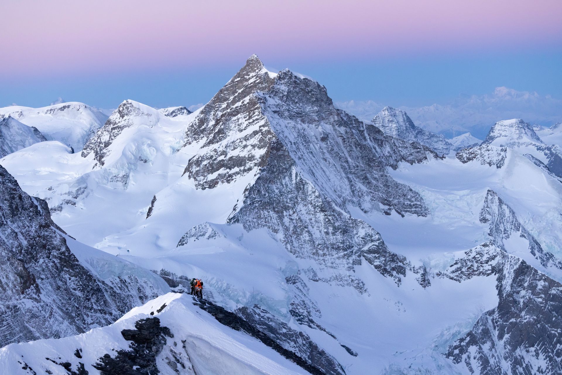 Dvojac je srušio dugogodišnji rekord koji su postavili švicarski alpinisti Ueli Steck i Stephan Siegrist 2004. godine