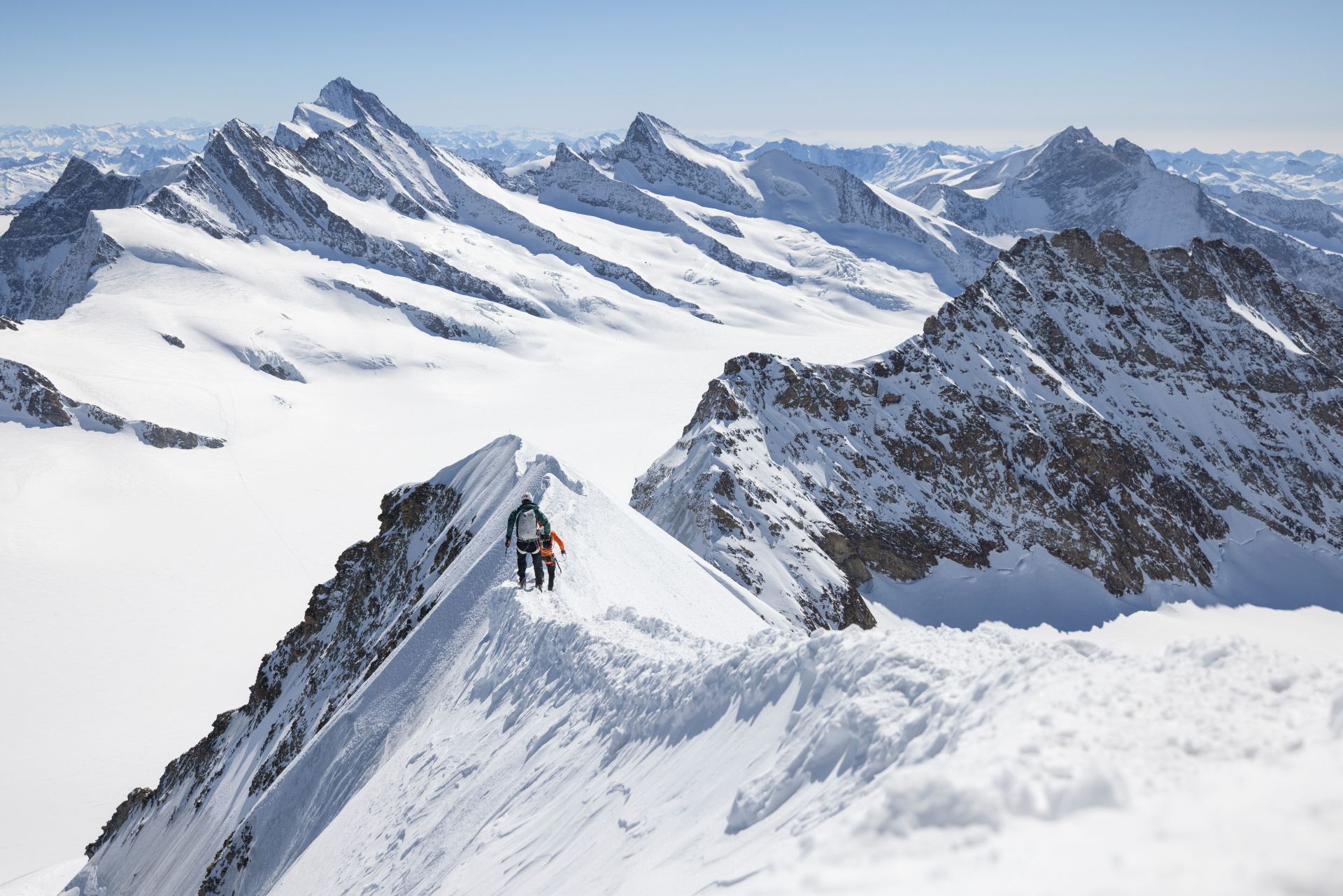 Dvojac je srušio dugogodišnji rekord koji su postavili švicarski alpinisti Ueli Steck i Stephan Siegrist 2004. godine