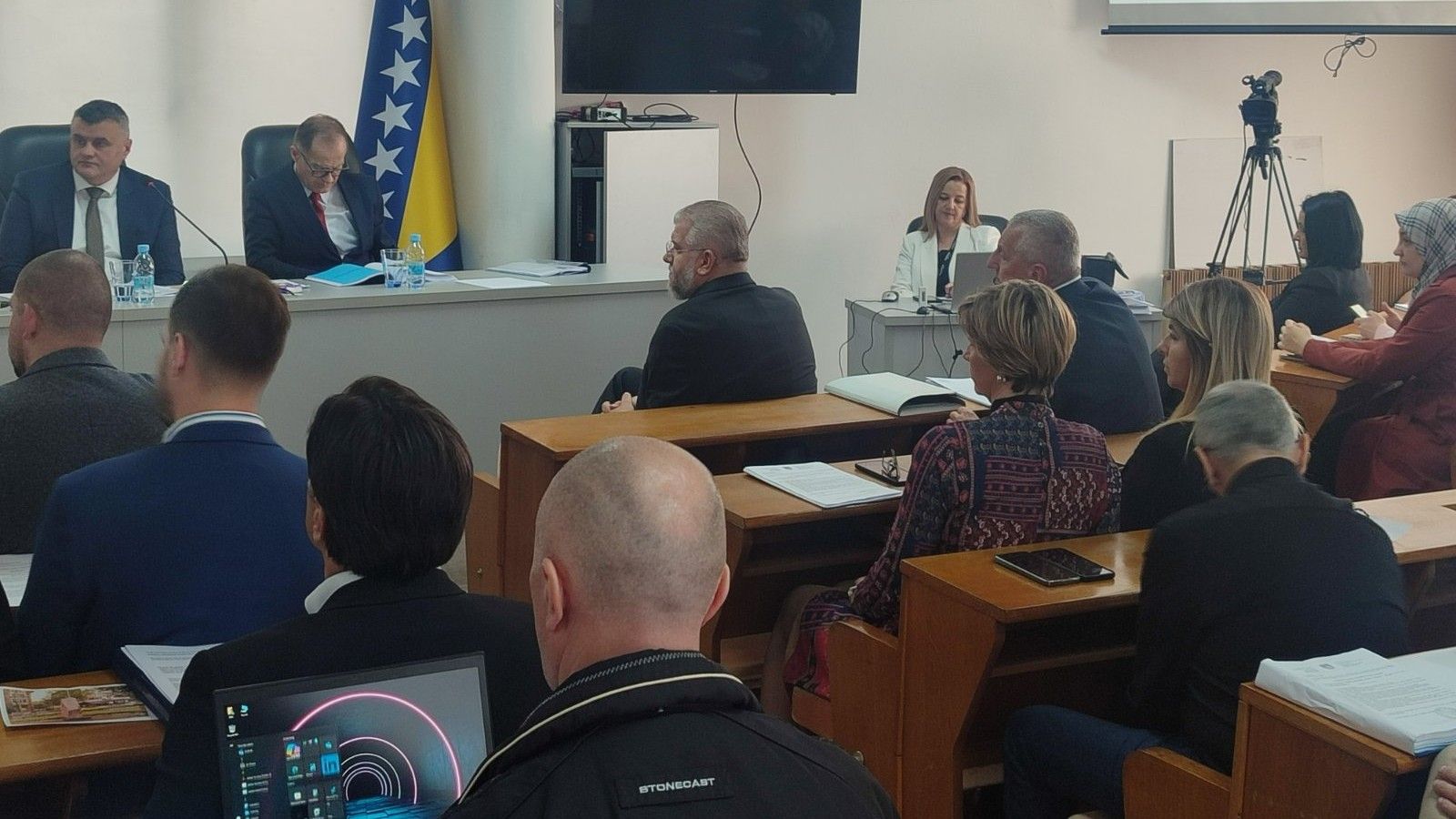 Malo dužu raspravu donijela je Odluka o dodjeli priznanja Općine Vogošća  za 2025. godinu koja se dodjeljuju povodom 24. juna Dana Općine Vogošća.