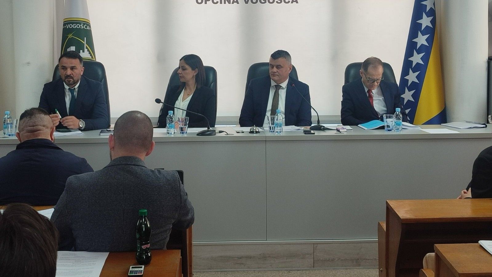 Malo dužu raspravu donijela je Odluka o dodjeli priznanja Općine Vogošća  za 2025. godinu koja se dodjeljuju povodom 24. juna Dana Općine Vogošća.