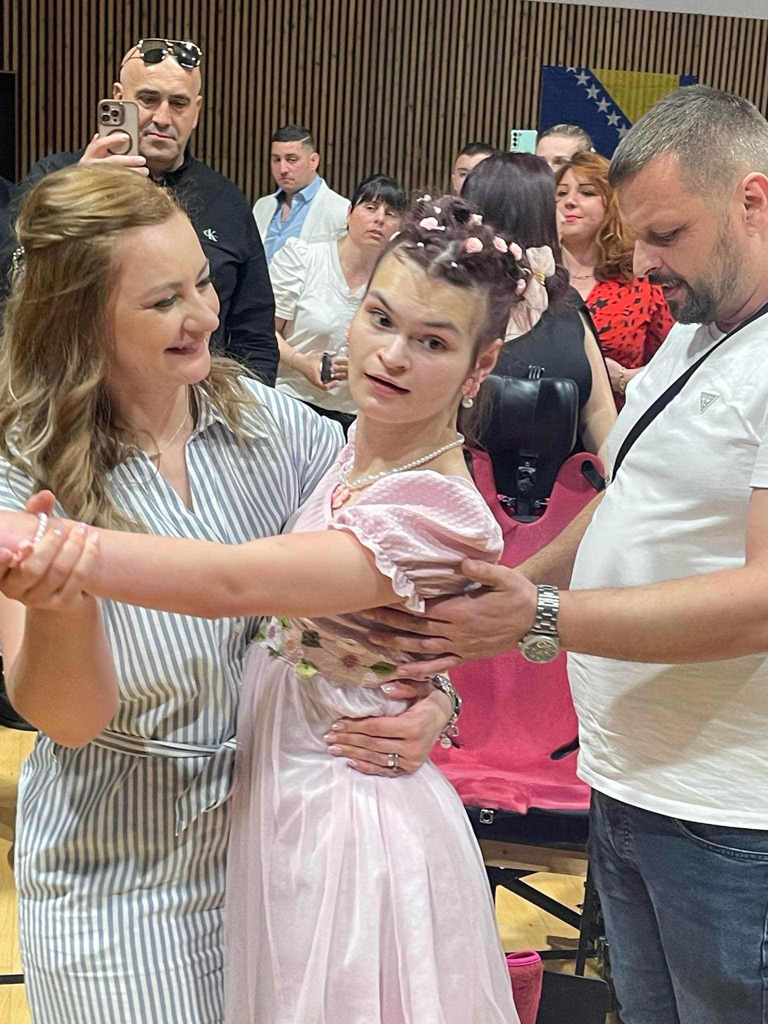 Bajramsko druženje u Francuskoj: Teško bolesnu djevojčicu Merimu rasplakala Viki