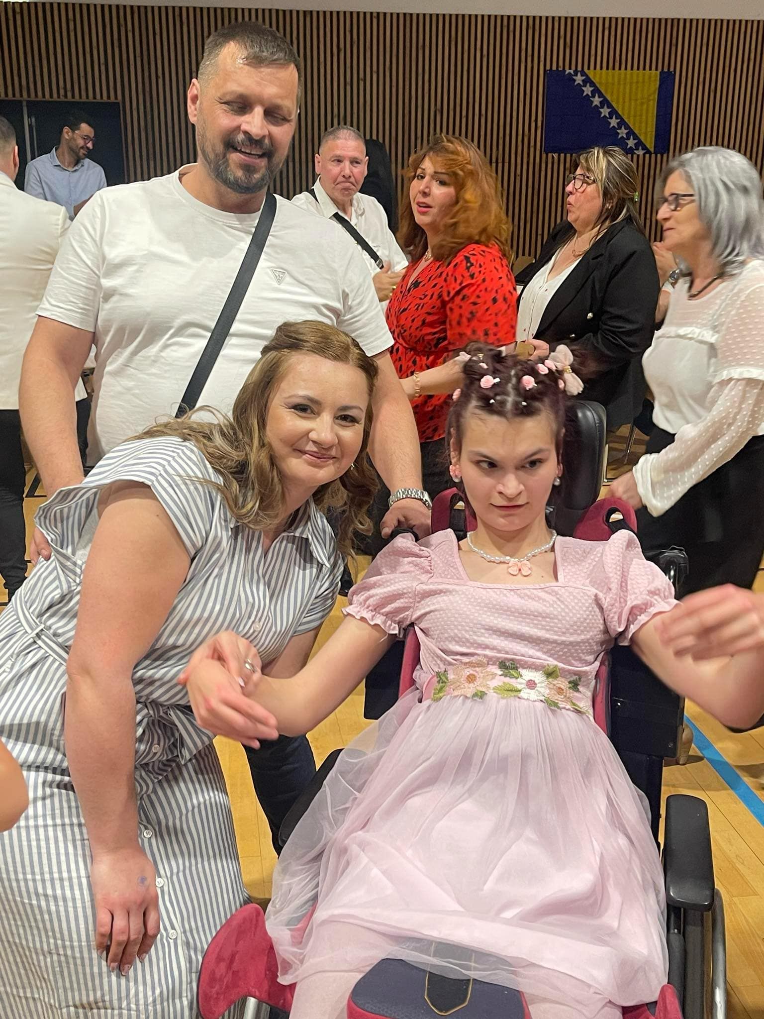 Bajramsko druženje u Francuskoj: Teško bolesnu djevojčicu Merimu rasplakala Viki