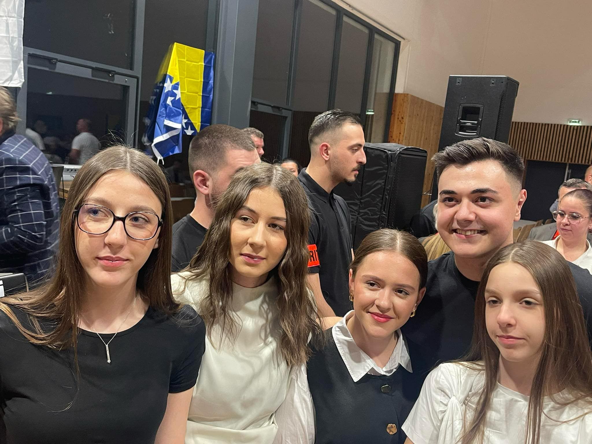 Bajramsko druženje u Francuskoj: Teško bolesnu djevojčicu Merimu rasplakala Viki