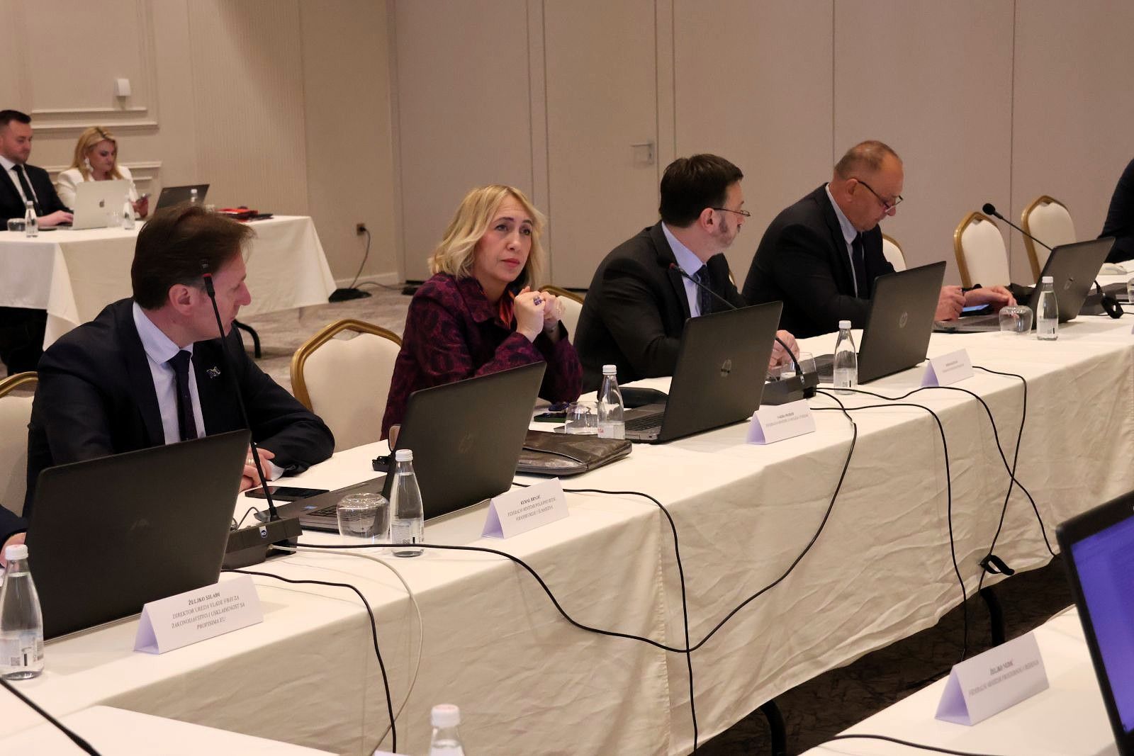 S obzirom na to da se radi o velikoj investiciji, rekonstrukcija ovog magistralnog vrelovoda u dužini od oko 1.800 metara podijeljena je u dvije faze