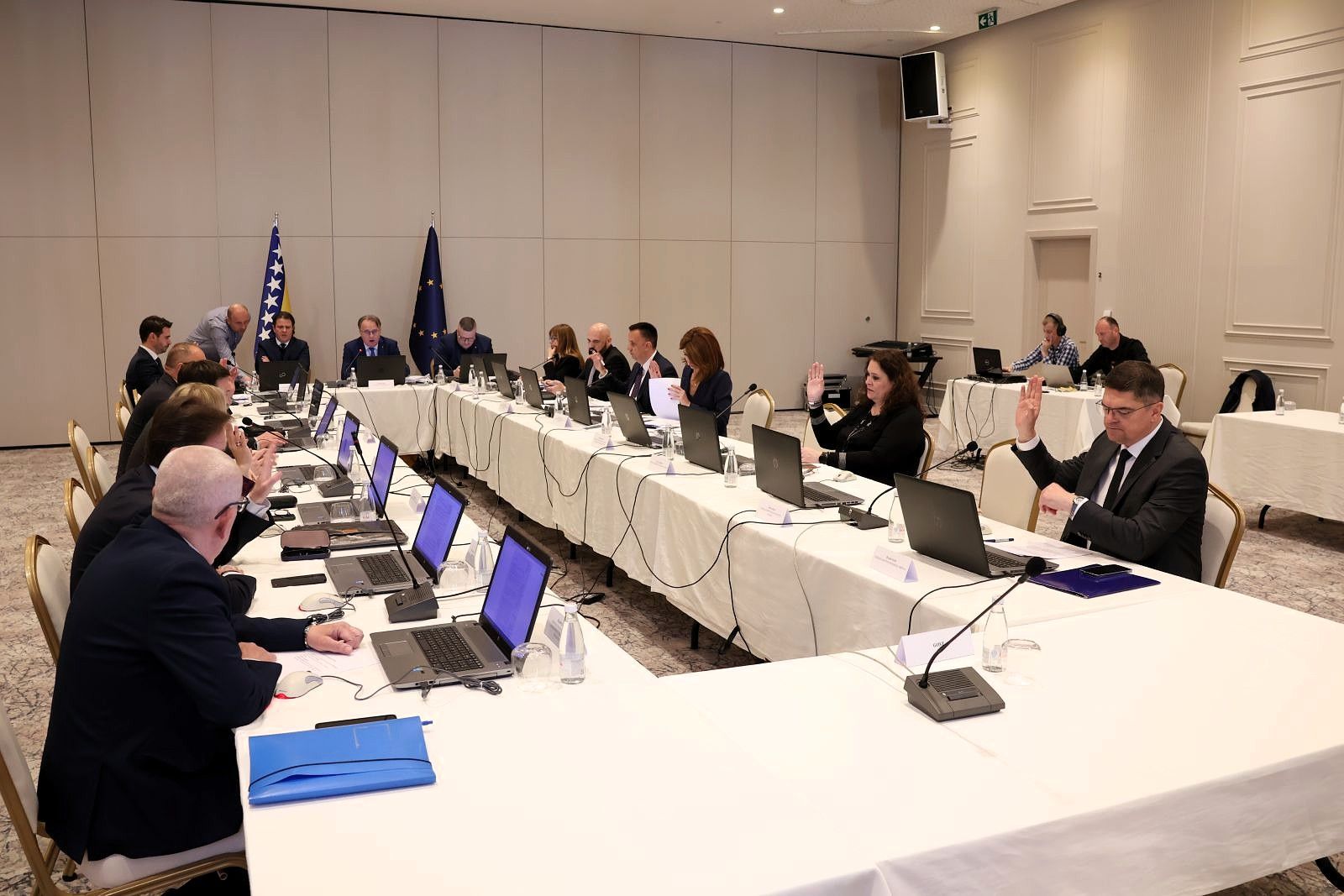 Federalni premijer je zadužen da potpiše tekst Inicijative koju će Generalni sekretarijat Vlade Federacije BiH potom uputiti Vijeću ministara Bosne i Hercegovine. 