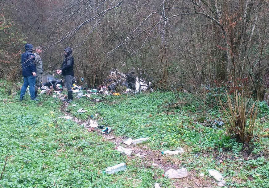 Kraljević je rekao novinarima da su bujični potoci prošli kroz deponiju i odnijeli stotinjak šlepera smeća, a sa novim padavinama slijedi novo zatrpavanje.