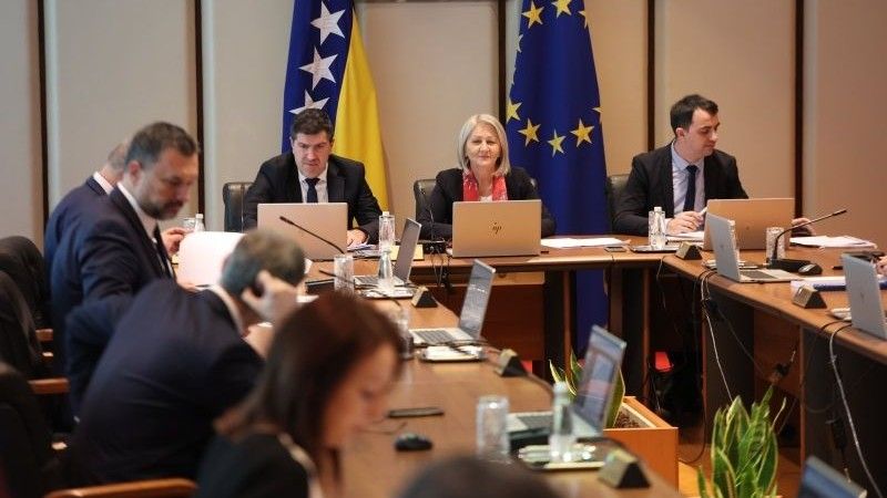 Nakon usvajanja u Vijeću ministara, Nacrt budžeta bit će proslijeđen Predsjedništvu BiH, a trebao bi se naći i pred zastupnicima i delegatima Parlamentarne skupštine BiH