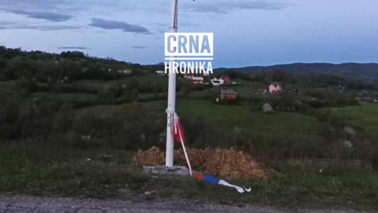 Na entitetskoj liniji između FBiH i RS-a nepoznate osobe skinule su zastavu Republike Srpske sa jarbola postavljenog uz put Koraj – Milino Selo.
