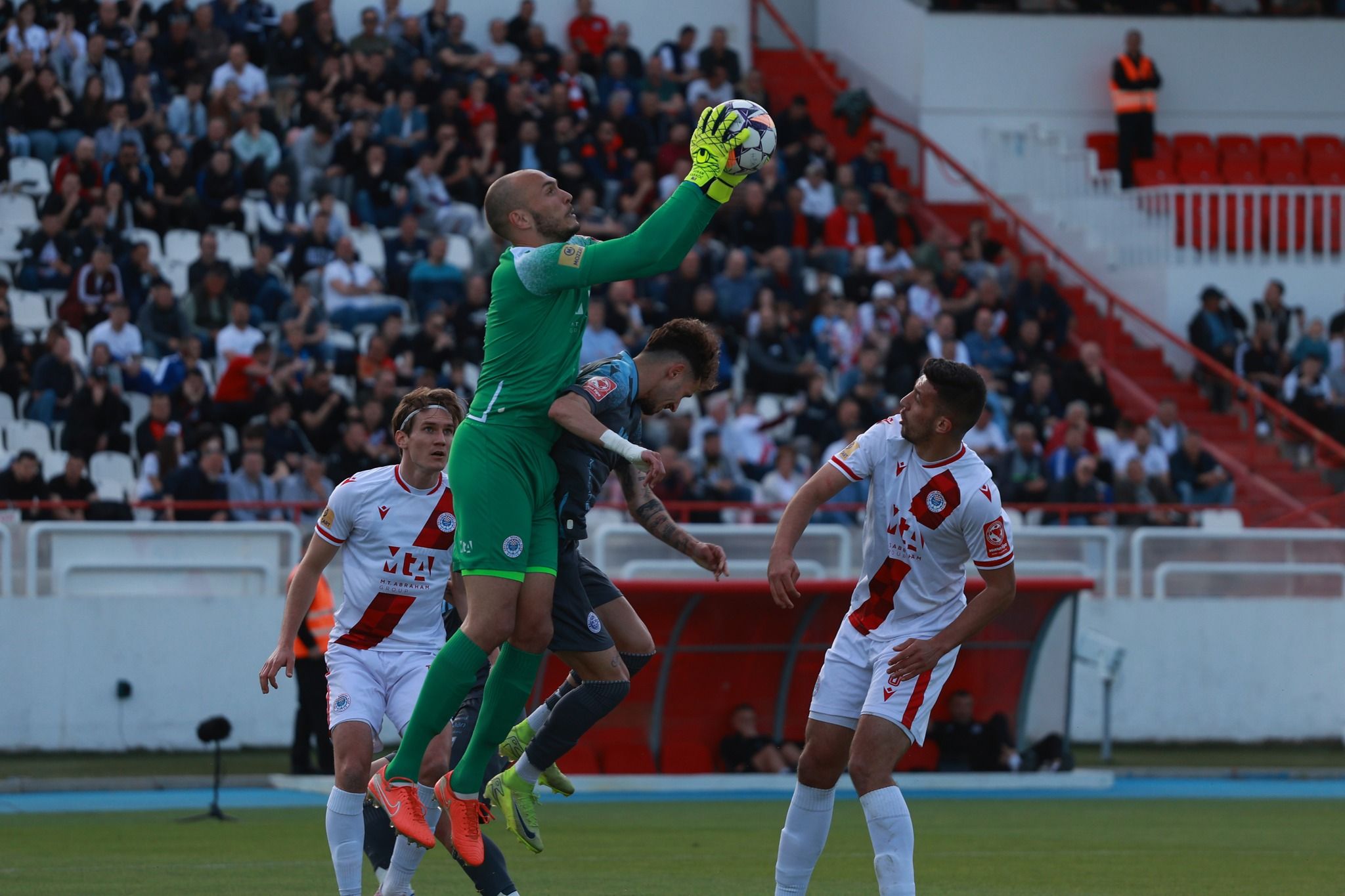 Ostaje da se vidi kako će Uprava Željezničara reagovati, ali po svemu sudeći promjena na klupi je neminovna.