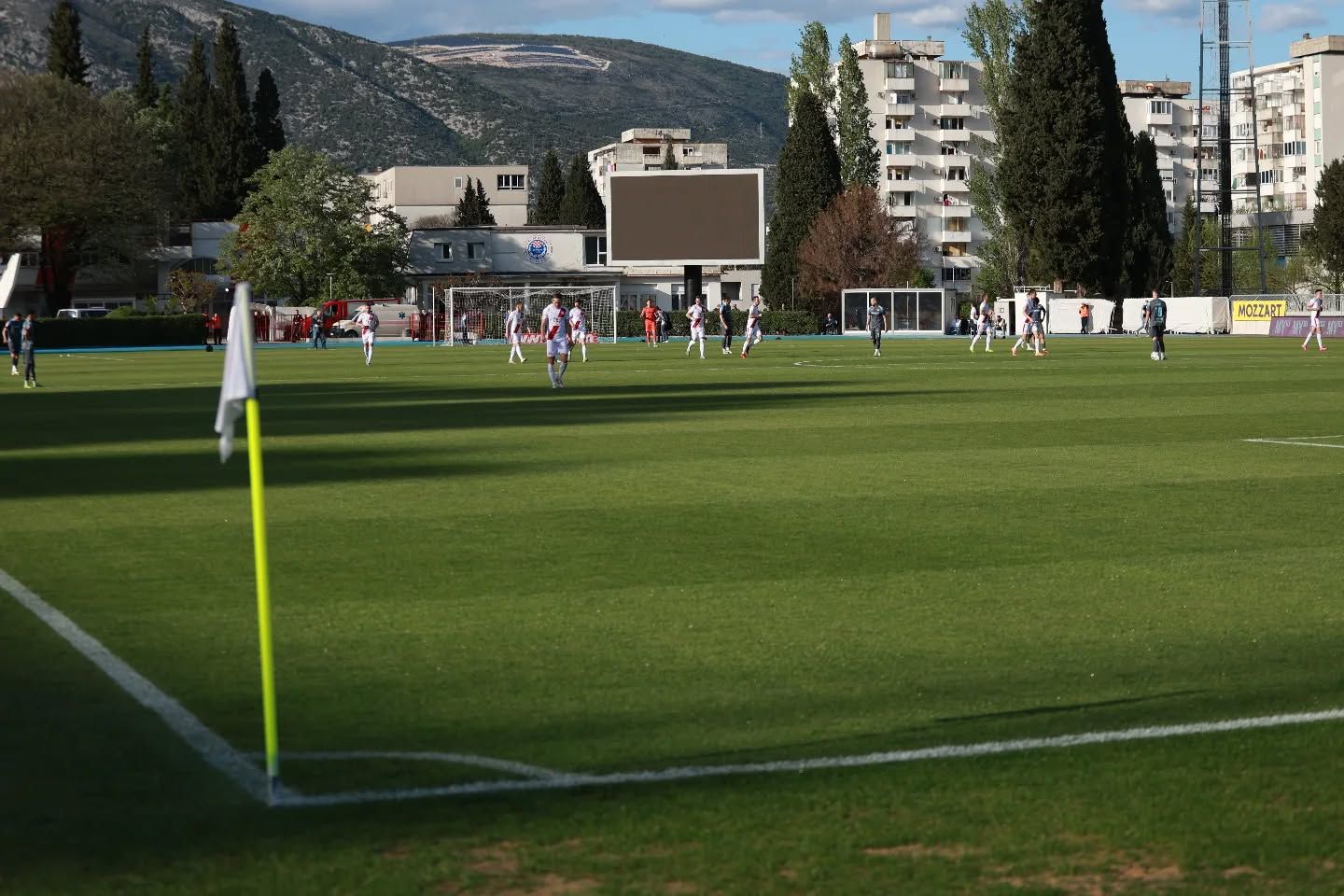 Zrinjski deklasirao Željezničar: Petarda već na poluvremenu, Ćorić nakon poraza ponudio ostavku