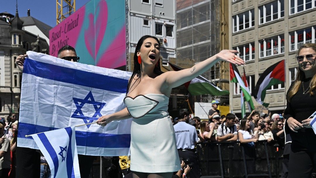 Prije početka Eurosonga 2025., više od 70 bivših natjecatelja potpisalo je otvoreno pismo tražeći da se Izrael izbaci iz takmičenja