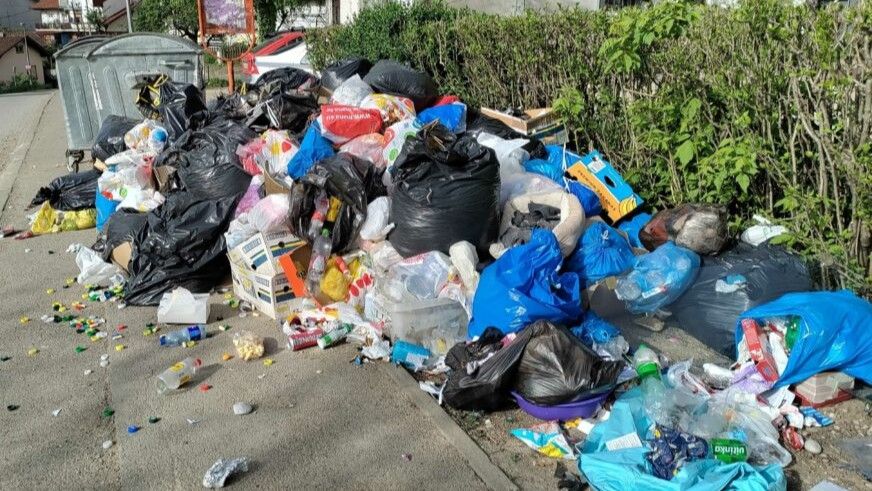 Jedni pišu da u gradu nikada gore nije bilo, podjednako prozivaju sve koji čine vlast u Banja Luci                                                               