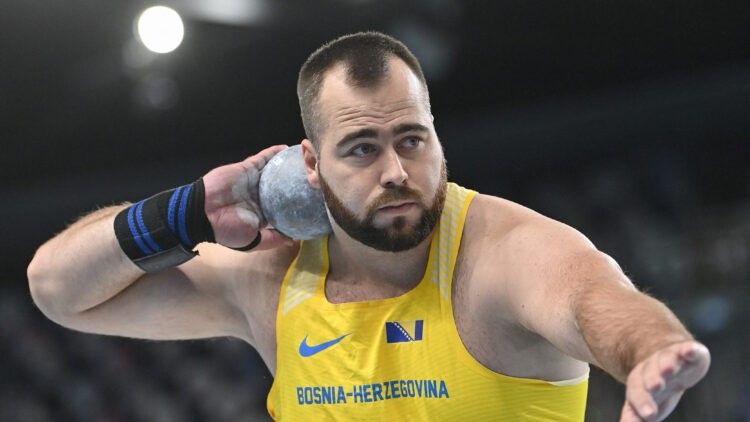 Pezer ponovno pobijedio na mitingu u crnogorskom Baru