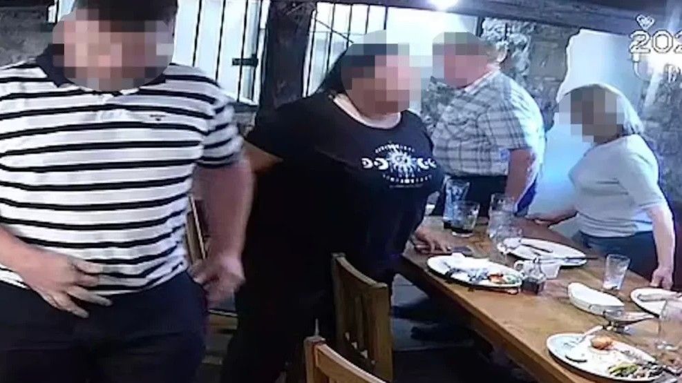 Familija je uredno platila, ali radnik lokala nije unio transakciju u kasu, što je izazvalo zabunu