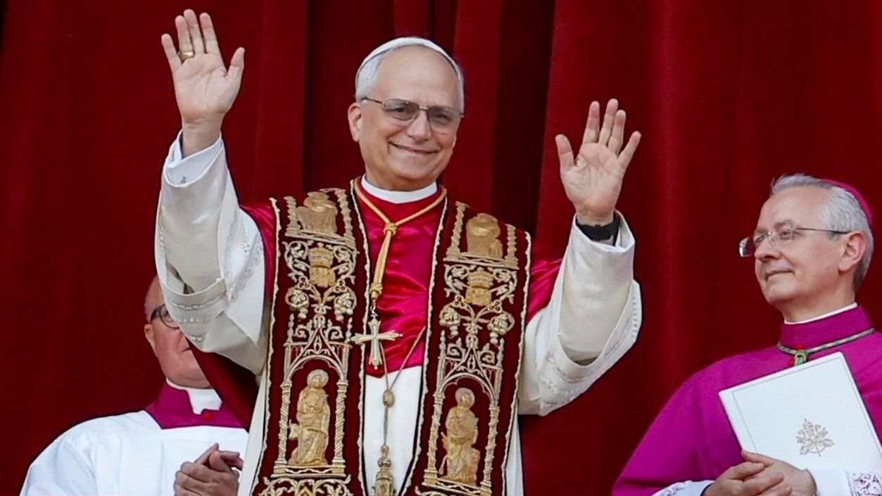 Zašto papa nosi crvene cipele?