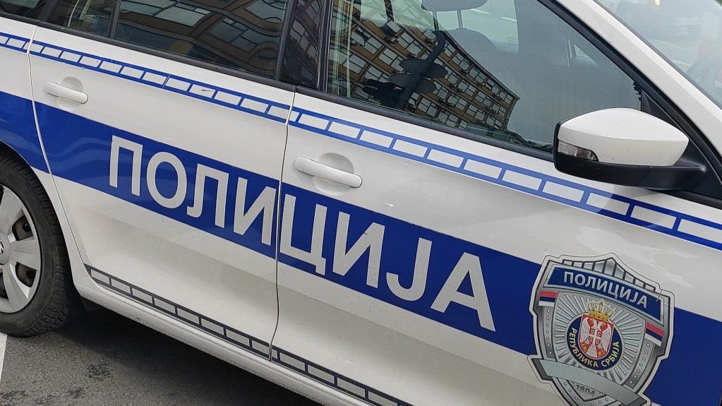Haos u susjedstvu: Džipom se zaletio u kolonu građana, policija na nogama