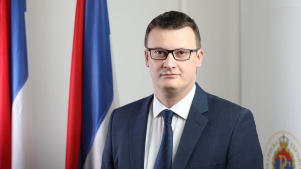 Božović ističe da je drugi pravac kojim bh. entitet RS može ići realpolitika odnosno sagledavanje relanog stanja na terenu i djelovanje u skladu s tim.