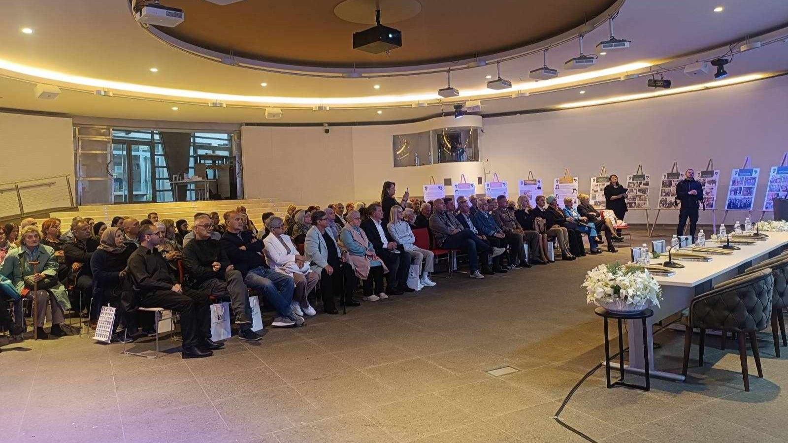  Kroz studiju tri slučaja braniteljki čija su tijela pronađena u masovnim i skrivenim grobnicama, dr. Arnaut-Haseljić ukazuje na zanemarenu dimenziju ratnog nasilja...