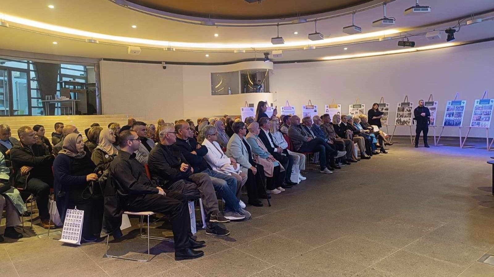  Kroz studiju tri slučaja braniteljki čija su tijela pronađena u masovnim i skrivenim grobnicama, dr. Arnaut-Haseljić ukazuje na zanemarenu dimenziju ratnog nasilja...