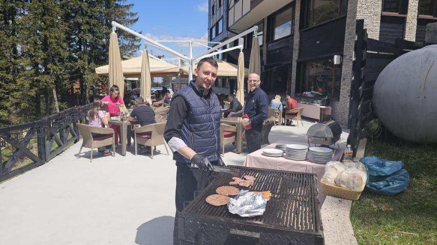 Turisti iz regiona i Evrope uživaju u ljepotama Jahorine, planinari iz Maribora osvajaju vrh