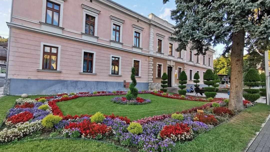 Sarajevo – leglo glodara, Cazin – primjer uređenosti: Gdje su prioriteti vlasti?