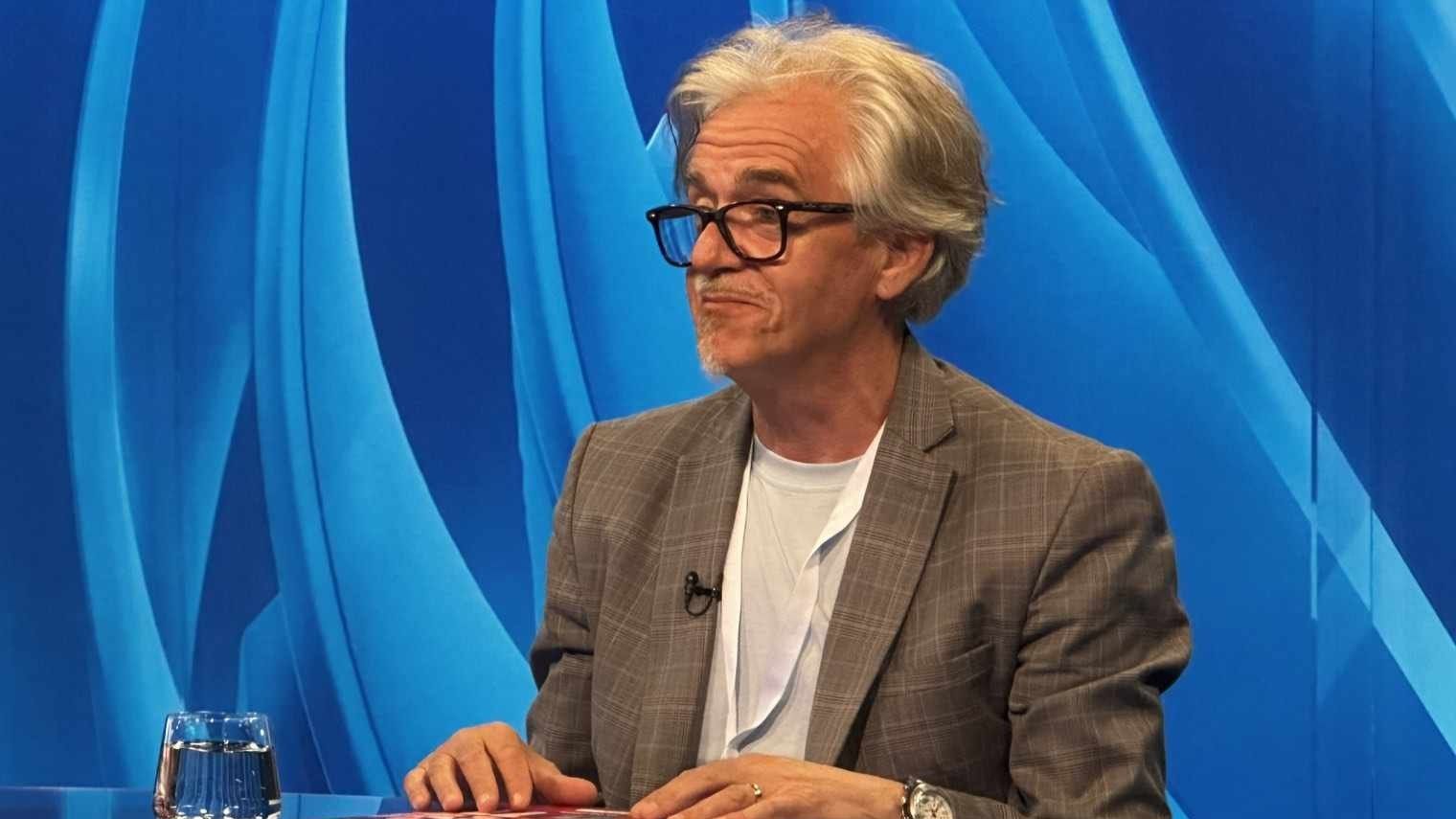 I sam je svjestan činjenice da su nove generacije sve manje zainteresirane za književnu riječ te radi sve da to ispravi