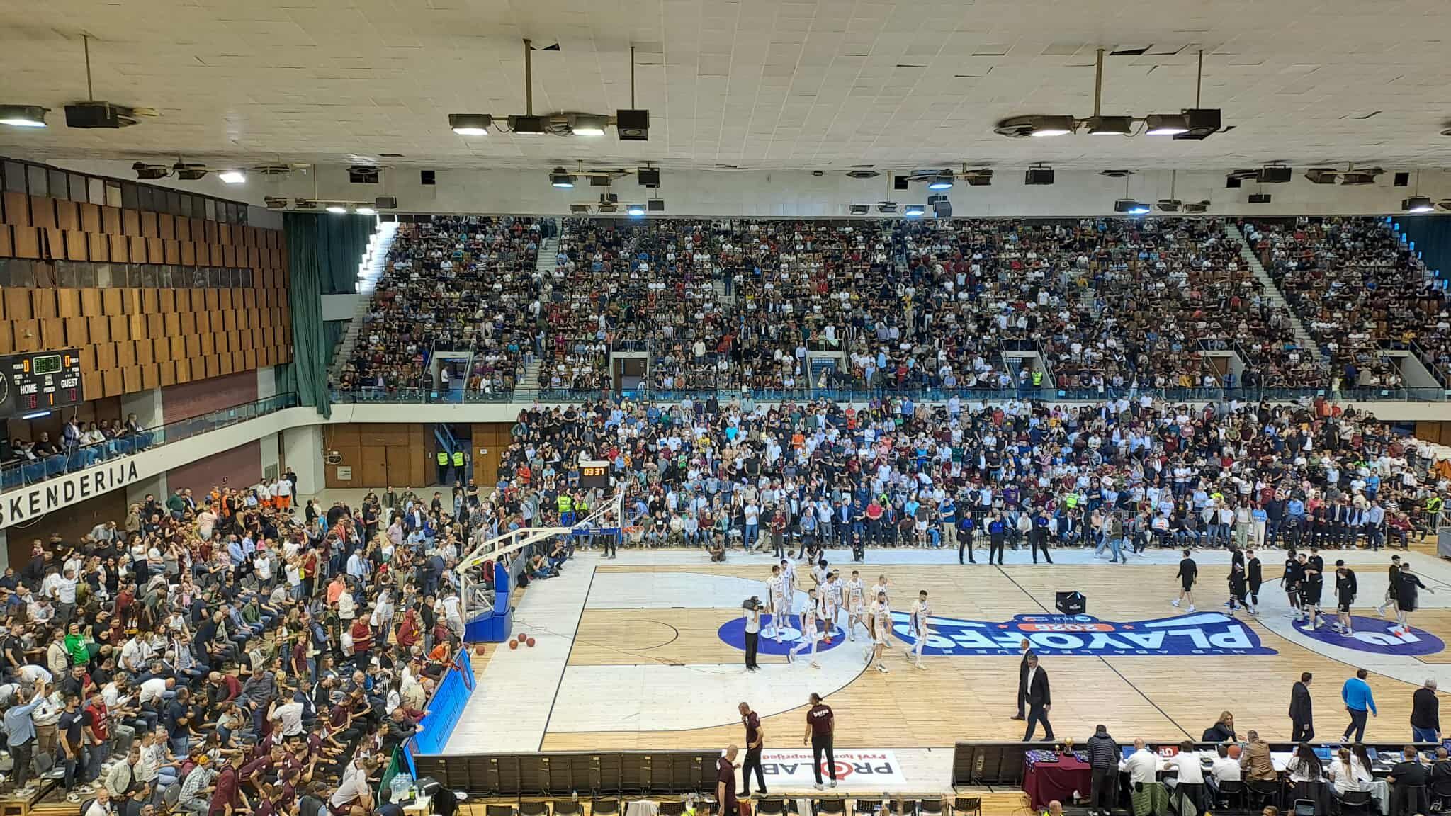 Nakon što su obje ekipe pobijedile po jednu utakmicu, večerašnji meč u Skenderiji je bio odlučujući.