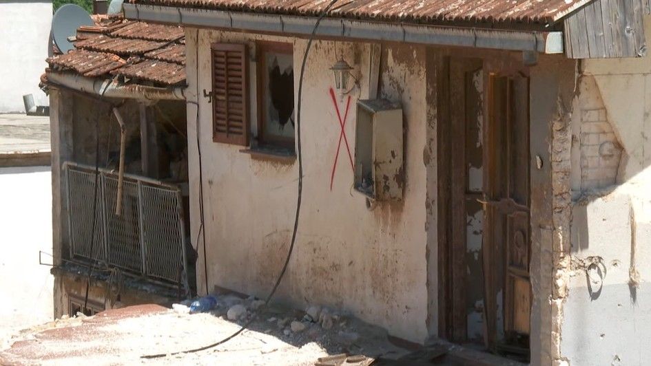 Iako su prikupljena značajna sredstva za obnovu naselja, konkretna pomoć iz institucija i dalje izostaje