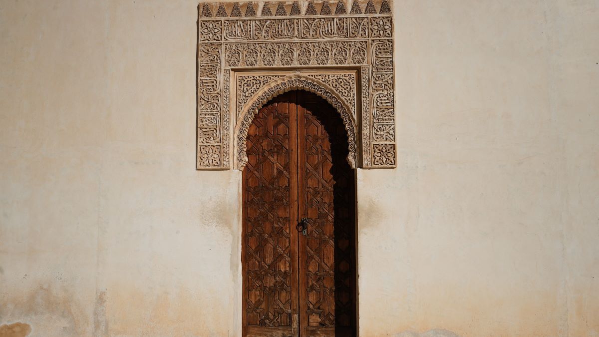 Iako je dugi niz godina prepuštena sudbini i zubu vremena, palata koja je sačuvala svoju jedinstvenu eleganciju 