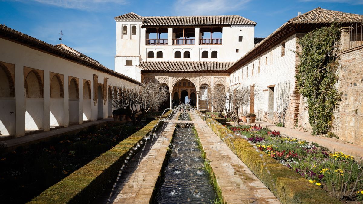 Iako je dugi niz godina prepuštena sudbini i zubu vremena, palata koja je sačuvala svoju jedinstvenu eleganciju 