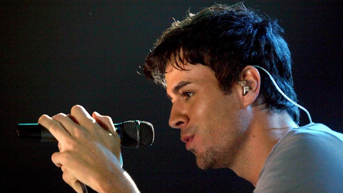 Enrique Iglesias je tokom tri decenije duge karijere stekao globalnu popularnost, a i dalje puni arene širom svijeta.